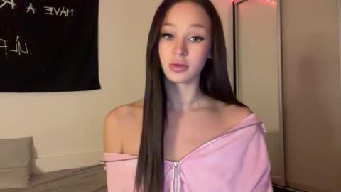 Snapshot of doublesees chatting on October 10, 1:32 pm MOLLYYYY dont forget to give me a thumb up online show from October 10, 1:32 pm