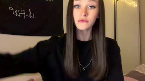 Snapshot of doublesees chatting on October 31, 12:17 pm MOLLYYYY dont forget to give me a thumb up online show from October 31, 12:17 pm