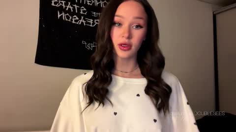 Snapshot of doublesees chatting on November 18, 11:58 am MOLLYYYY dont forget to give me a thumb up online show from November 18, 11:58 am