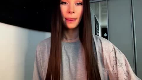 MOLLYYYY dont forget to give me a thumb up online show from January 19, 7:56 am