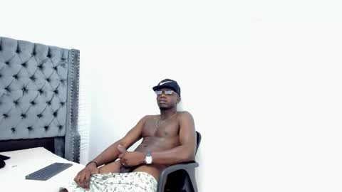 DOUGLAS online show from October 11, 5:00 pm