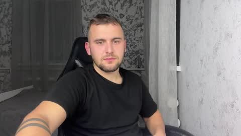 Snapshot of douglas_666 chatting on October 25, 7:19 pm douglas_666 online show from October 25, 7:19 pm