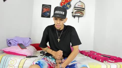 Snapshot of douglas_gallegos chatting on December 3, 6:26 am douglas_gallegos online show from December 3, 6:26 am