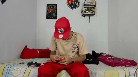 Snapshot of douglas_gallegos chatting on December 7, 3:58 am douglas_gallegos online show from December 7, 3:58 am