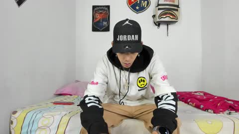 Snapshot of douglas_gallegos chatting on December 13, 3:05 am douglas_gallegos online show from December 13, 3:05 am