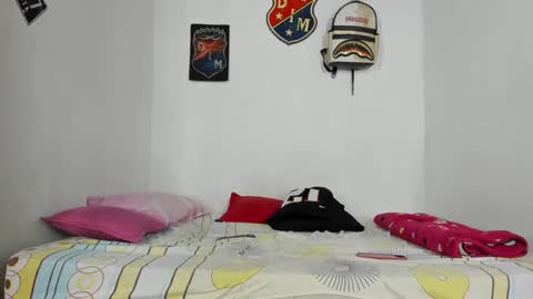 Snapshot of douglas_gallegos chatting on December 14, 7:46 pm douglas_gallegos online show from December 14, 7:46 pm