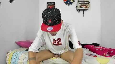 Snapshot of douglas_gallegos chatting on December 15, 6:37 pm douglas_gallegos online show from December 15, 6:37 pm