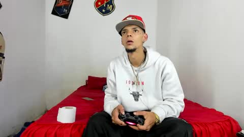 Snapshot of douglas_gallegos chatting on February 16, 3:37 am douglas_gallegos online show from February 16, 3:37 am