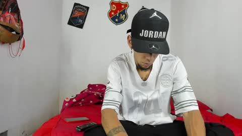 Snapshot of douglas_gallegos chatting on February 26, 12:49 am douglas_gallegos online show from February 26, 12:49 am