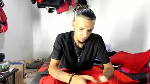 Snapshot of douglas_gallegos chatting on June 17, 3:42 am douglas_gallegos online show from June 17, 3:42 am