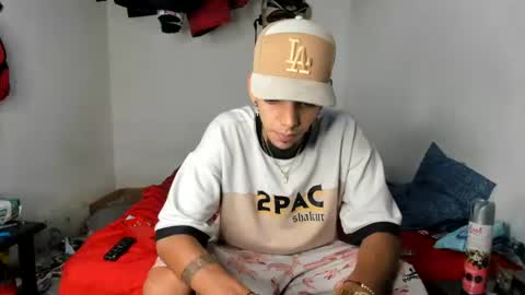 Snapshot of douglas_gallegos chatting on June 24, 6:34 am douglas_gallegos online show from June 24, 6:34 am