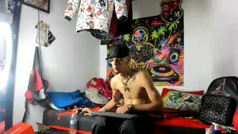 Snapshot of douglas_gallegos chatting on August 2, 7:29 am douglas_gallegos online show from August 2, 7:29 am