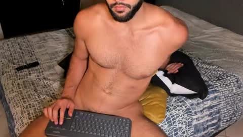Snapshot of douglasskingjr chatting on June 25, 5:39 pm douglasskingjr online show from June 25, 5:39 pm
