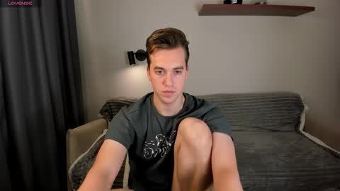 Snapshot of dr_your_dream chatting on October 16, 8:43 pm Mervin online show from October 16, 8:43 pm