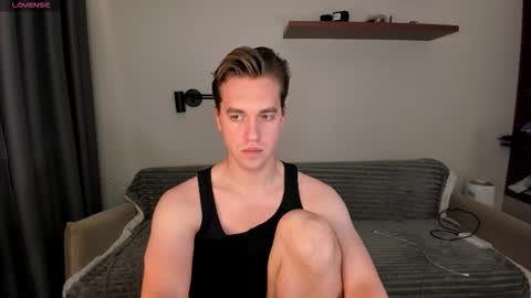 Snapshot of dr_your_dream chatting on October 27, 10:03 pm Mervin online show from October 27, 10:03 pm