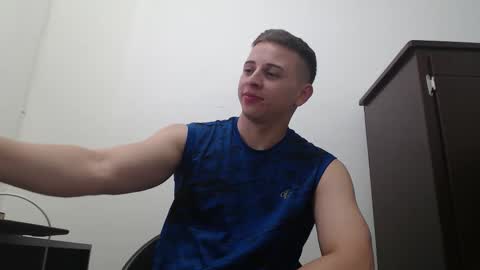 Snapshot of draco_boy2000 chatting on October 7, 10:07 pm draco_boy2000 online show from October 7, 10:07 pm