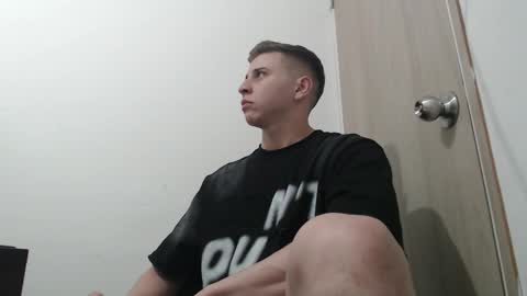 Snapshot of draco_boy2000 chatting on October 27, 10:25 pm draco_boy2000 online show from October 27, 10:25 pm