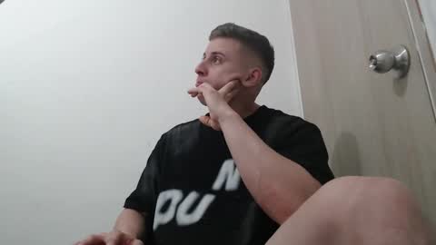 Snapshot of draco_boy2000 chatting on November 14, 9:35 pm draco_boy2000 online show from November 14, 9:35 pm