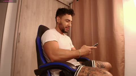 Snapshot of drake_jackson11 chatting on April 15, 10:11 am drake jackson11 online show from April 15, 10:11 am