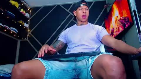 Snapshot of drake_jhonson08 chatting on December 22, 5:34 am Drake online show from December 22, 5:34 am