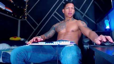 Snapshot of drake_jhonson08 chatting on October 22, 2:56 am Drake online show from October 22, 2:56 am