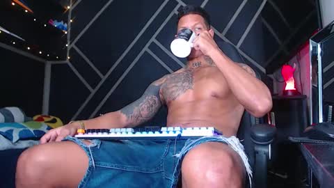 Snapshot of drake_jhonson08 chatting on October 31, 3:40 am Drake online show from October 31, 3:40 am