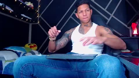 Snapshot of drake_jhonson08 chatting on November 10, 3:33 pm Drake online show from November 10, 3:33 pm