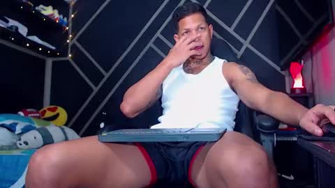 Snapshot of drake_jhonson08 chatting on November 12, 12:55 am Drake online show from November 12, 12:55 am