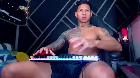 Snapshot of drake_jhonson08 chatting on November 19, 3:17 am Drake online show from November 19, 3:17 am