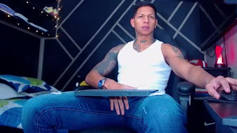 Snapshot of drake_jhonson08 chatting on November 20, 3:50 am Drake online show from November 20, 3:50 am