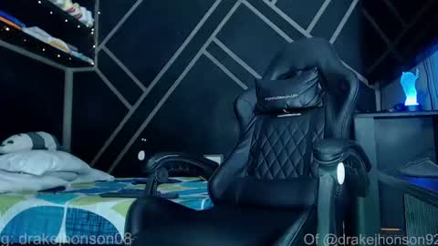 Snapshot of drake_jhonson08 chatting on July 14, 10:37 pm Drake online show from July 14, 10:37 pm