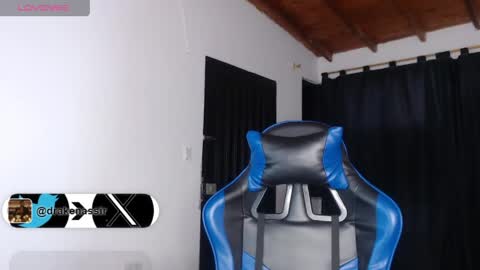 Snapshot of drake_nassir4 chatting on May 15, 4:08 am ---Drake--- online show from May 15, 4:08 am