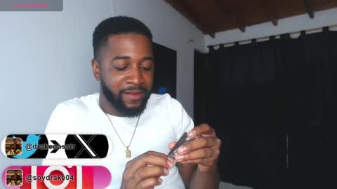 Snapshot of drake_nassir4 chatting on May 16, 3:03 am ---Drake--- online show from May 16, 3:03 am