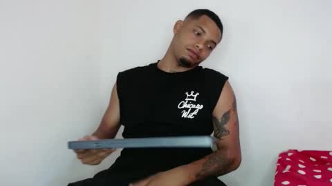 Snapshot of drako_monstercock chatting on January 17, 8:44 pm drako_monstercock online show from January 17, 8:44 pm