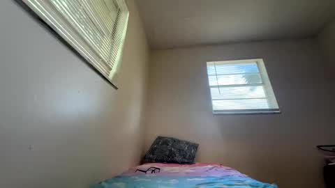 Snapshot of drakoblush chatting on April 22, 3:24 pm Dru online show from April 22, 3:24 pm
