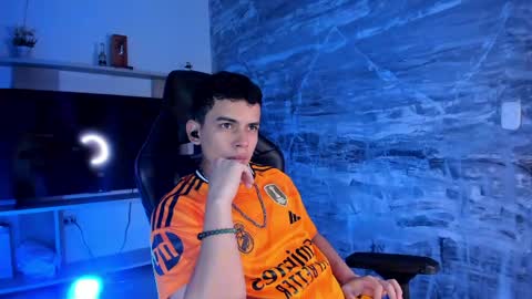 Snapshot of drakostone chatting on May 15, 9:44 pm Drako online show from May 15, 9:44 pm