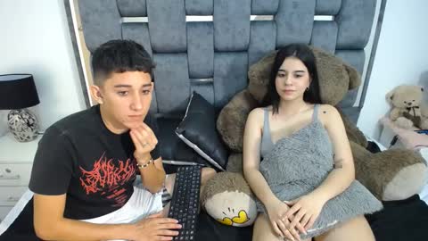 Snapshot of dravith_and_valery chatting on February 27, 1:59 am -- nicolle and jhon -- online show from February 27, 1:59 am