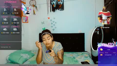 Snapshot of dream__girls69944 chatting on December 19, 10:34 am sharon online show from December 19, 10:34 am