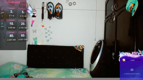 Snapshot of dream__girls69944 chatting on January 8, 9:10 am sharon online show from January 8, 9:10 am