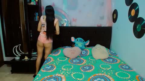 Snapshot of dream__girls69944 chatting on November 6, 6:47 am sharon online show from November 6, 6:47 am