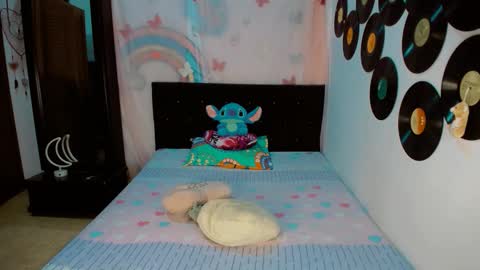 Snapshot of dream__girls69944 chatting on January 13, 9:14 am sharon online show from January 13, 9:14 am