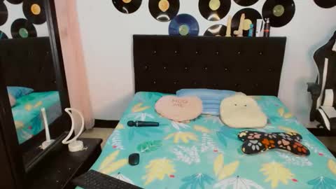 Snapshot of dream__girls69944 chatting on March 12, 8:53 am sharon online show from March 12, 8:53 am