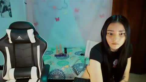Snapshot of dream__girls69944 chatting on July 13, 7:22 am sharon online show from July 13, 7:22 am