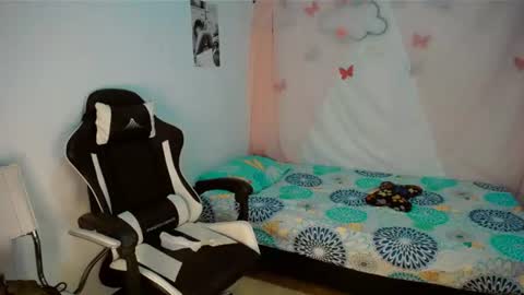 Snapshot of dream__girls69944 chatting on July 14, 6:51 am sharon online show from July 14, 6:51 am