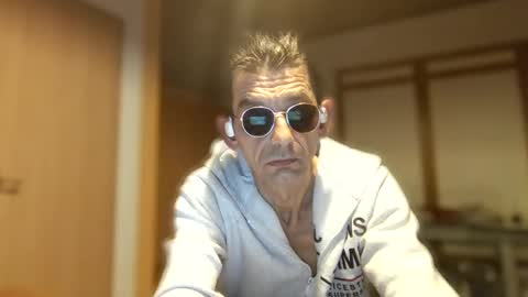 Snapshot of dreambob chatting on November 13, 8:52 pm Dreambob online show from November 13, 8:52 pm