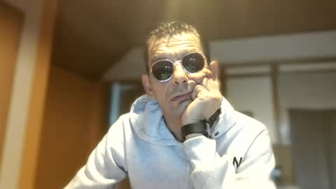 Snapshot of dreambob chatting on November 29, 10:40 am Dreambob online show from November 29, 10:40 am