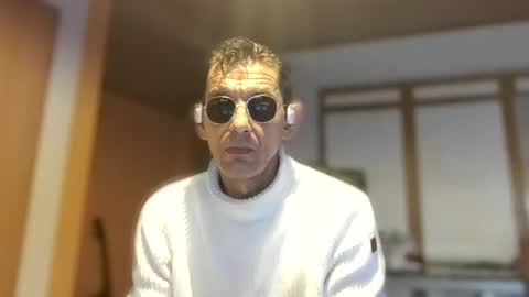 Snapshot of dreambob chatting on December 19, 12:34 pm Dreambob online show from December 19, 12:34 pm