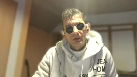 Snapshot of dreambob chatting on December 20, 7:32 pm Dreambob online show from December 20, 7:32 pm