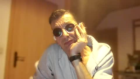 Snapshot of dreambob chatting on February 23, 11:57 pm Dreambob online show from February 23, 11:57 pm