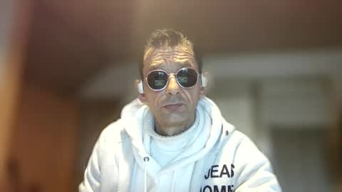 Snapshot of dreambob chatting on April 3, 4:49 pm Dreambob online show from April 3, 4:49 pm